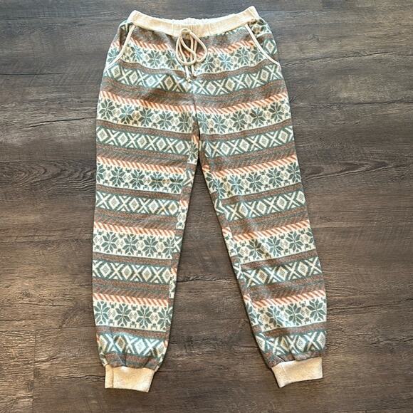 1.4.3. Story by Line Up Medium Fair Isle Holiday/Winter Fleece Joggers - Picture 2 of 9